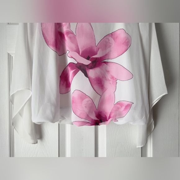 NWOT Alfani White Blouse with Pink Floral Design size MP - Picture 5 of 11